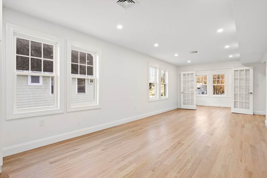 Stunning Two-Family Full Renovation — imagem 7